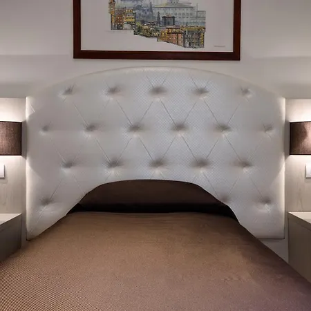 Lory House 4* Rom