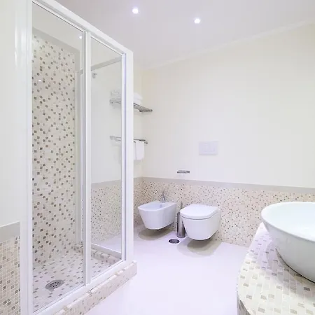 Lory House 4* Rom
